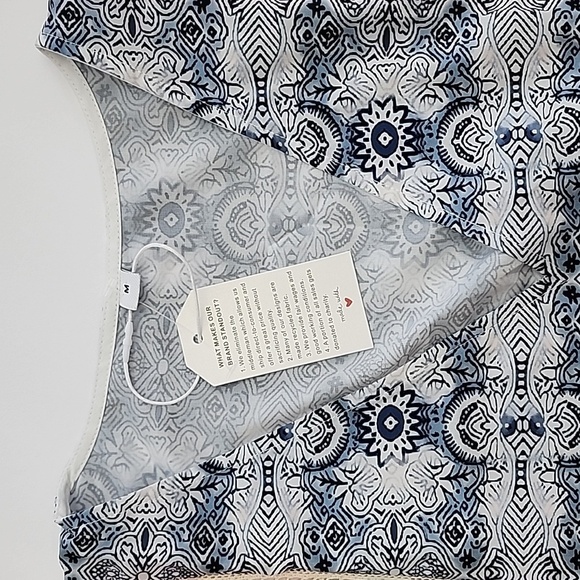 ⭐️3/ $30⭐️ Made with ❤️ Boho Chic Red Blue Floral Half Sleeves Top Size M - Picture 10 of 12